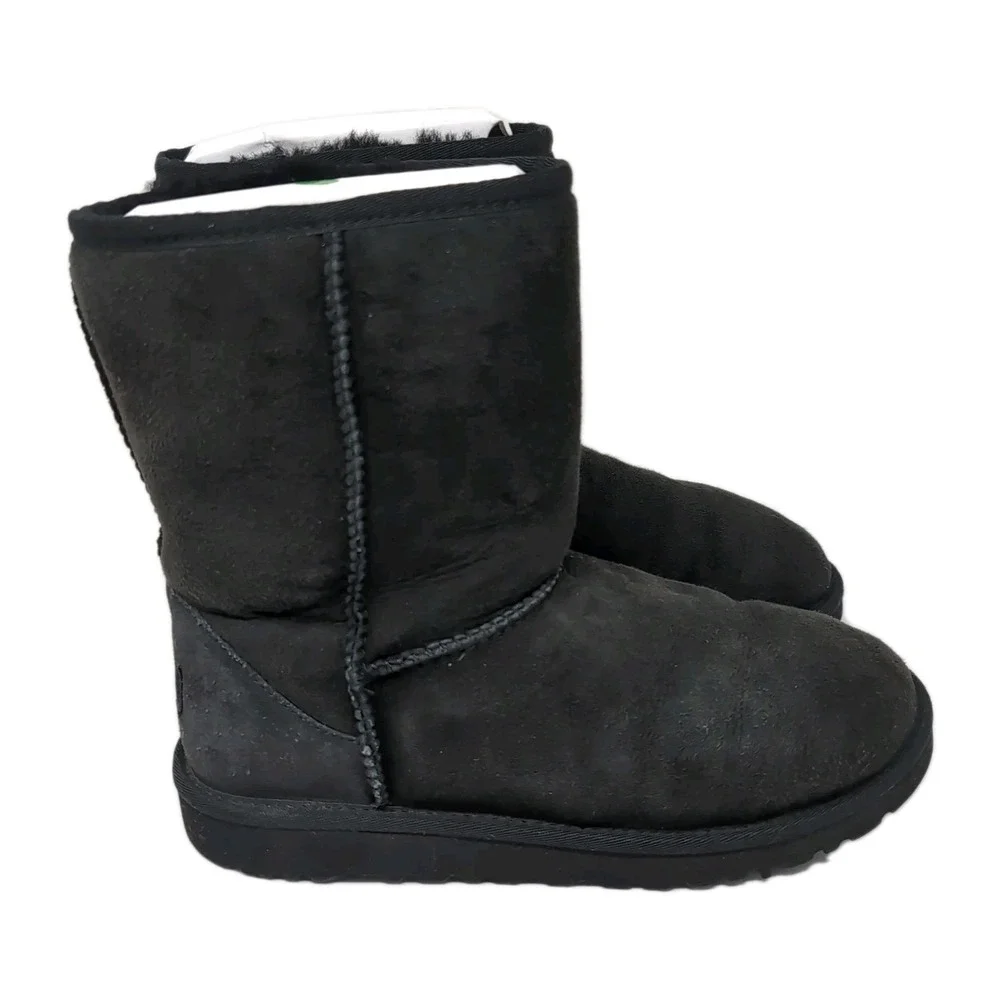 UGG Australia Short 5251 Sheepskin Boots Womens Size 6 US 36 EU‎ Black Suede